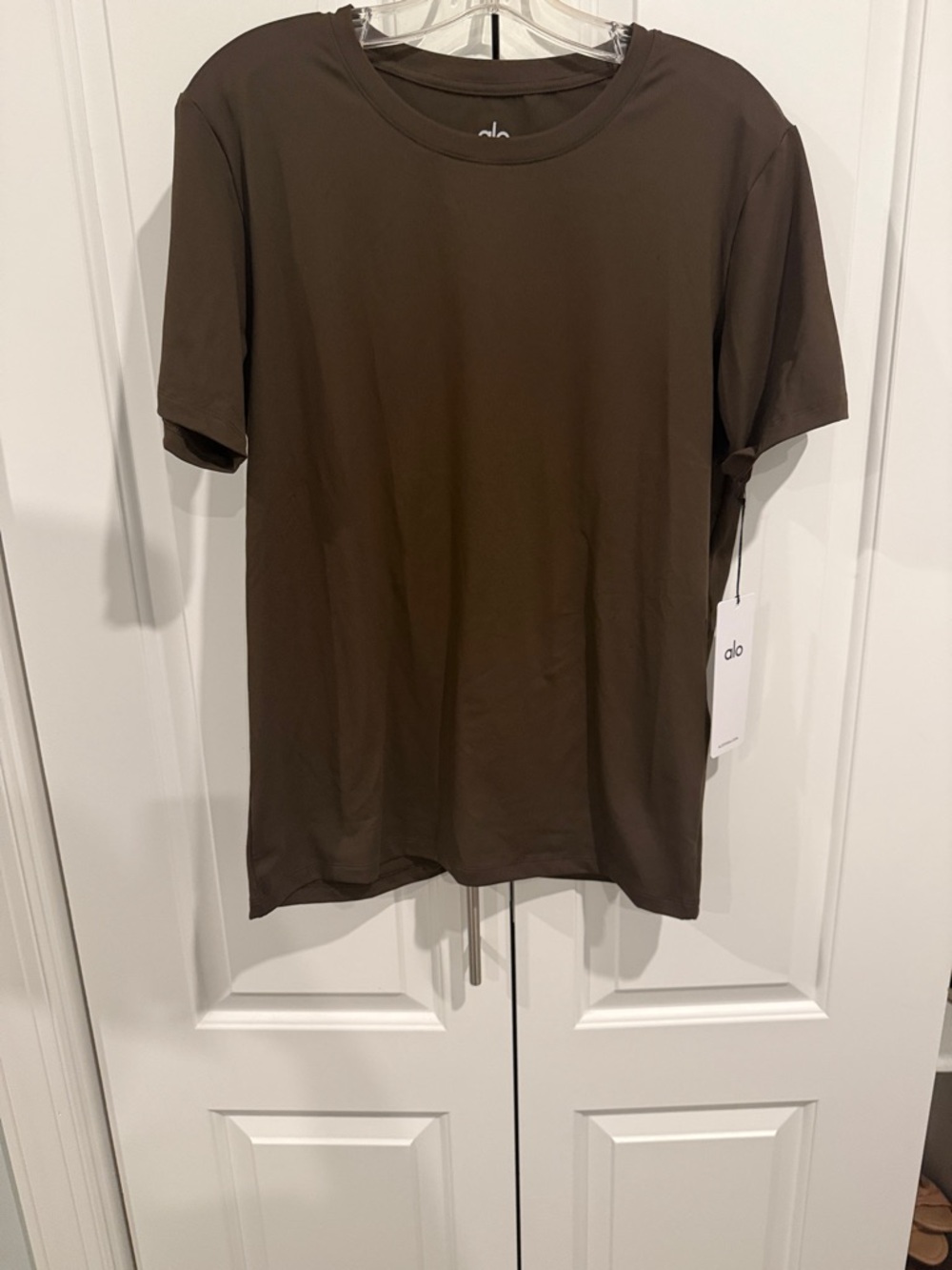 NWT Alo Yoga Conquer Reform Short Sleeve Crew in Espresso